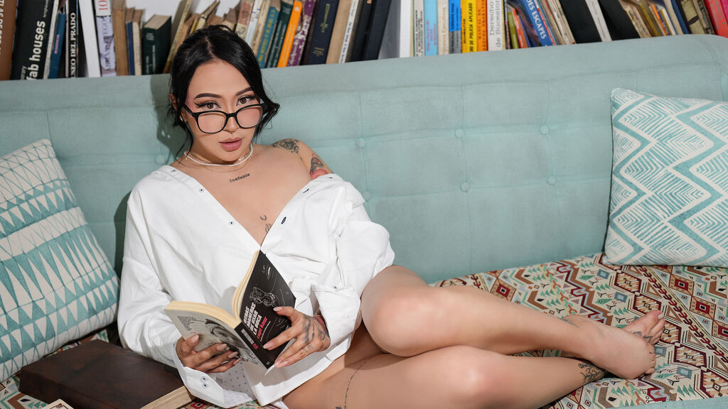 LunaSilvestre Live Chat on LiveJasmin