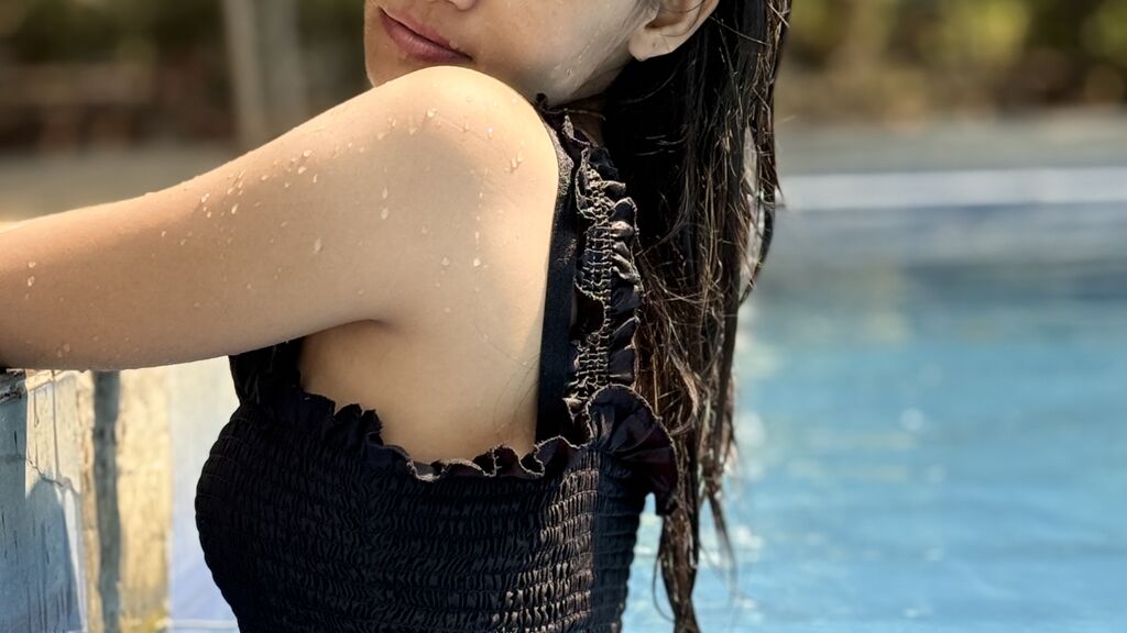 AngelOne live cam model at LiveJasmin