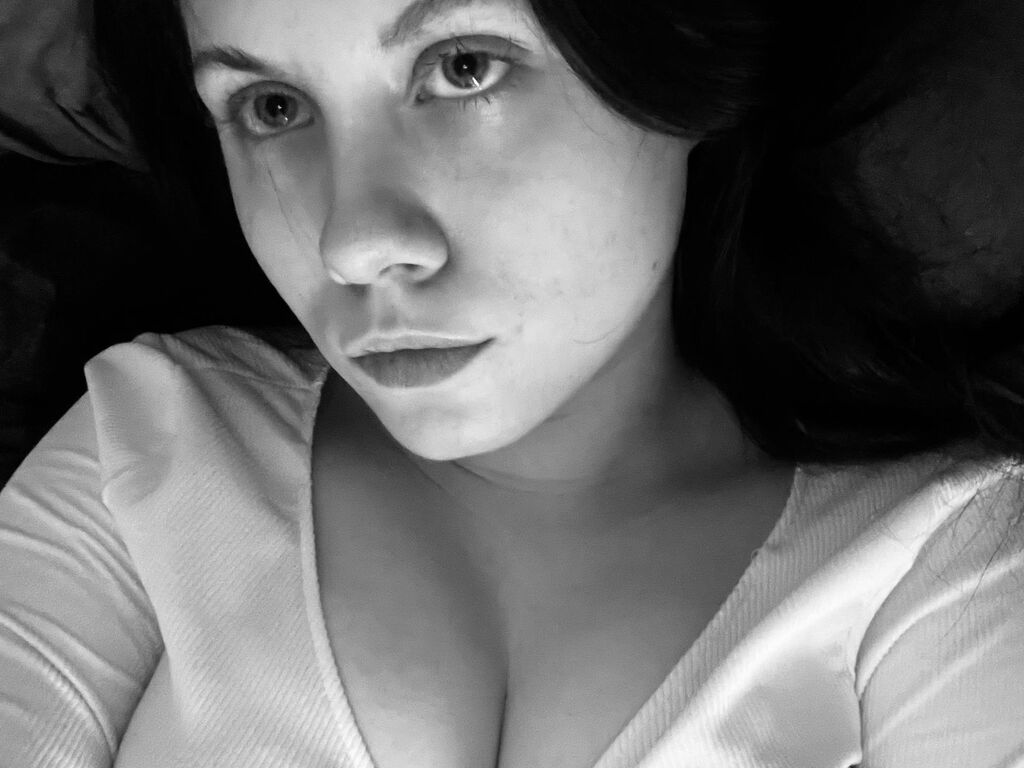 BelaWink – webcam model profile photo