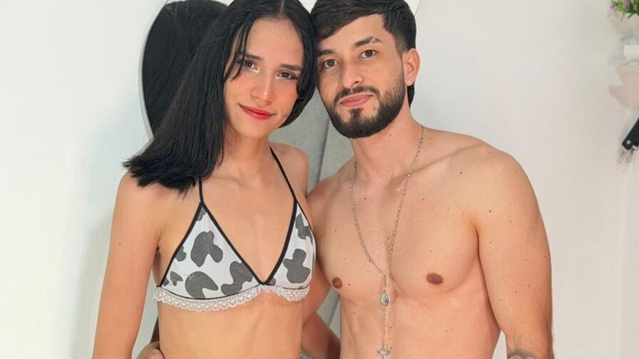 Watch EmmiAndLiam live on jobsporn.net