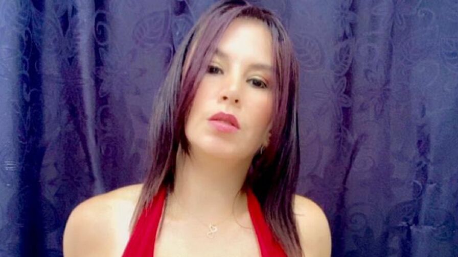 Join SofiSimon’s Live Webcam Show