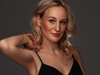 AbeyAmaze Live Cam Model