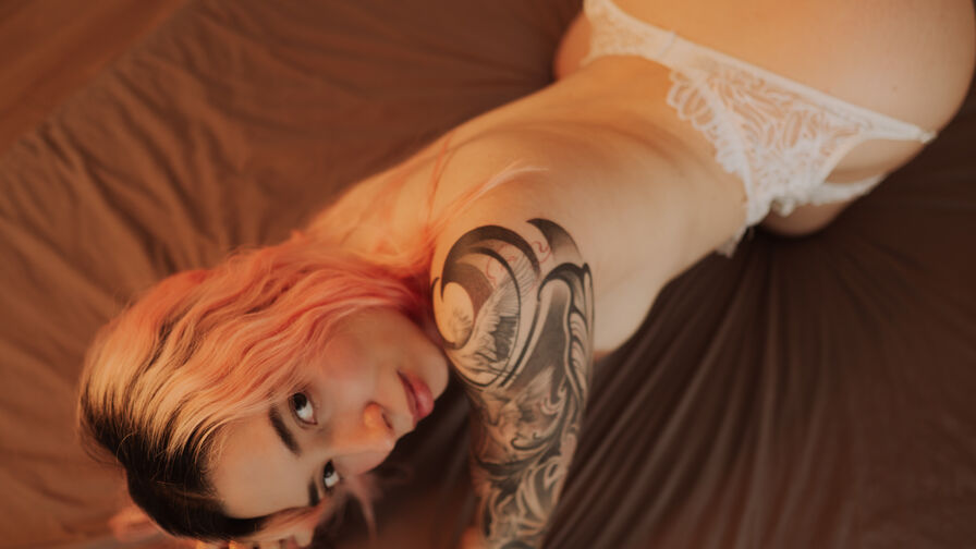 AlessaLaurent webcam show