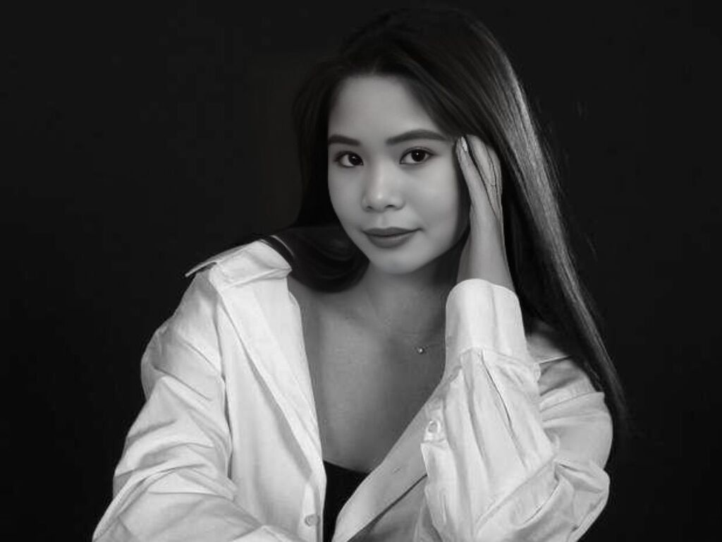 AyaNicole LiveJasmin model