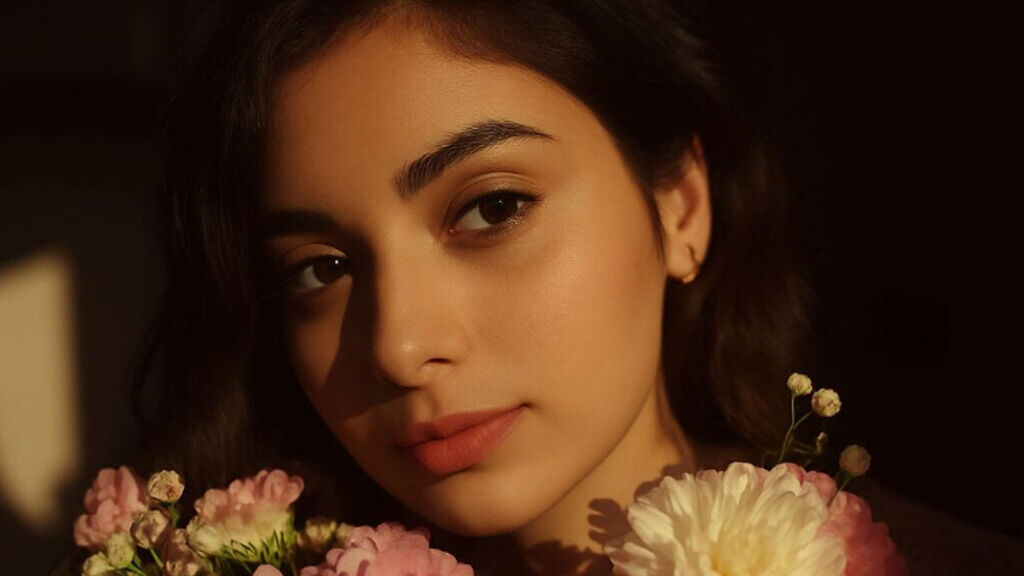 ZaylaAmin Live Cam and Statistics on UnifiedCams