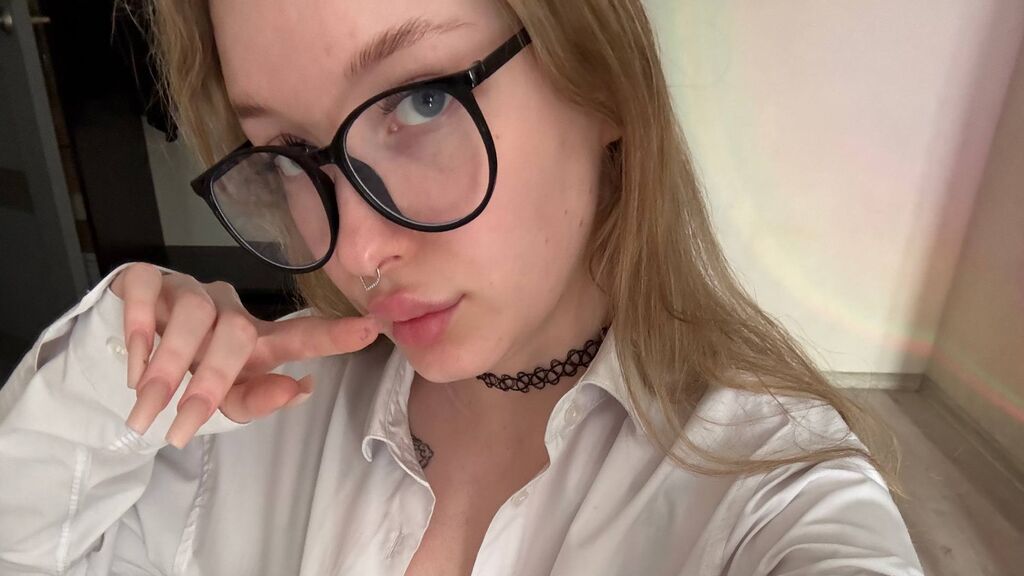 Sex chat gratuit in direct cu JadeDerrow pe LiveJasmin