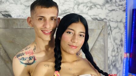 ThemaAndDewis's live cam