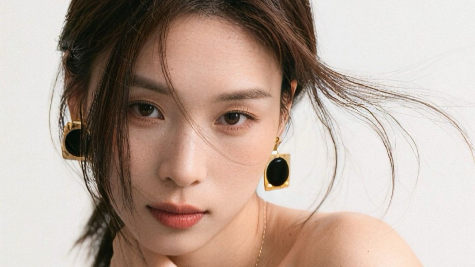 ZhiYue erotic portrait