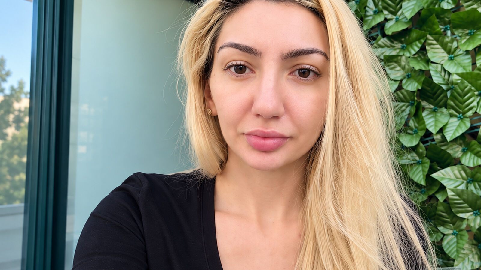 AlyVee erotic portrait