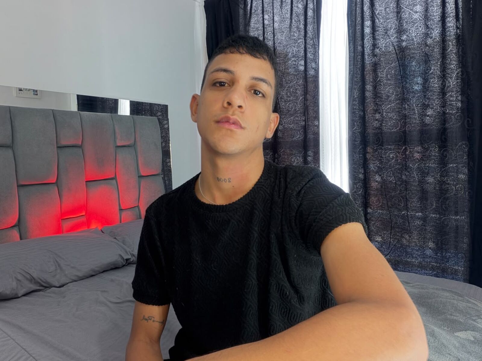 Live cam for EnzoVillareal