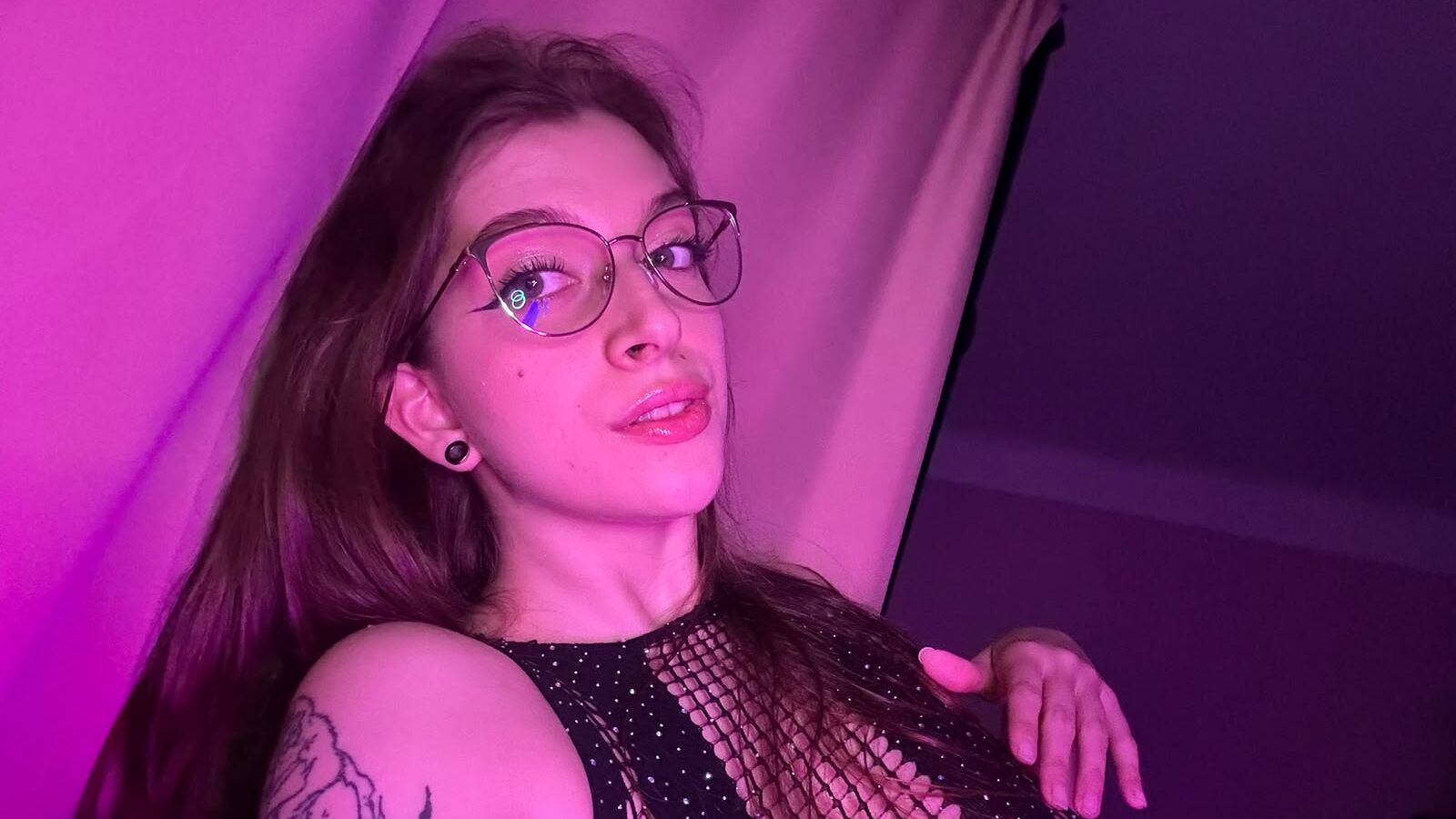SloaneKenz erotic portrait