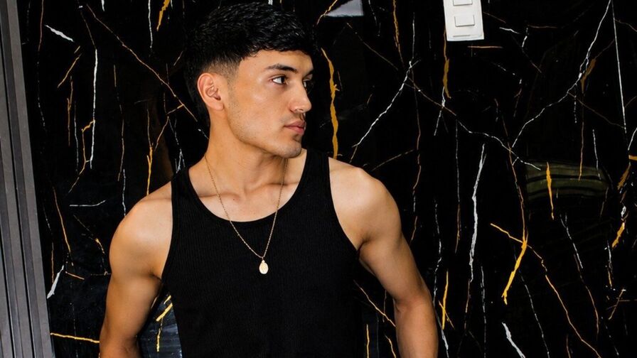 Watch AronnDark live on Live Cams