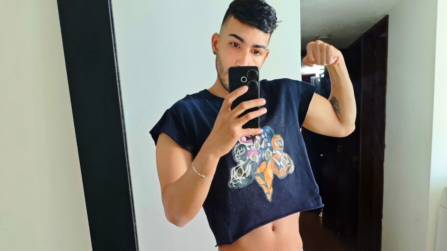 Watch MattewScott live on E-Chat