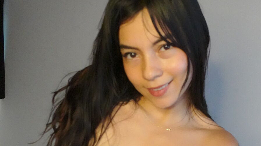 Watch BriannaLyle live on PORNOGIF