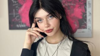 EsmaDoggett's LiveJasmin show and profile