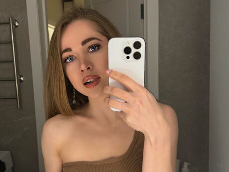 Chat with AuroraCrave