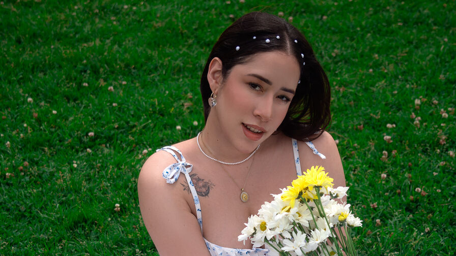 Watch IsabellaYork live on PORNOGIF