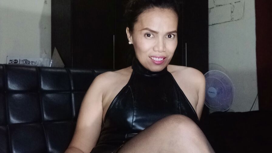 Watch NikkiePhil live on E-Chat