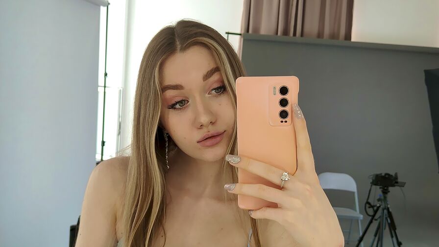 EndaRold's Live Nude Chat