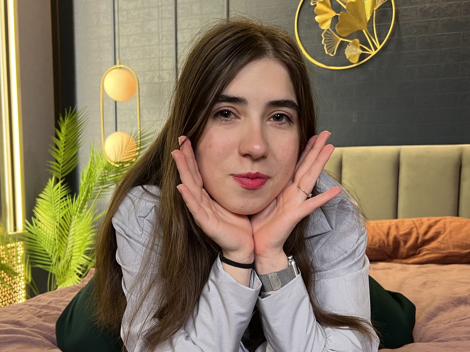 AprilVoice's live cam