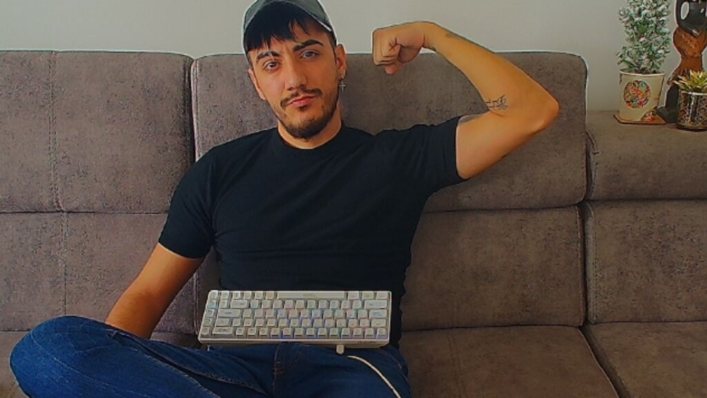 BannerAndrew live cam model at LiveJasmin