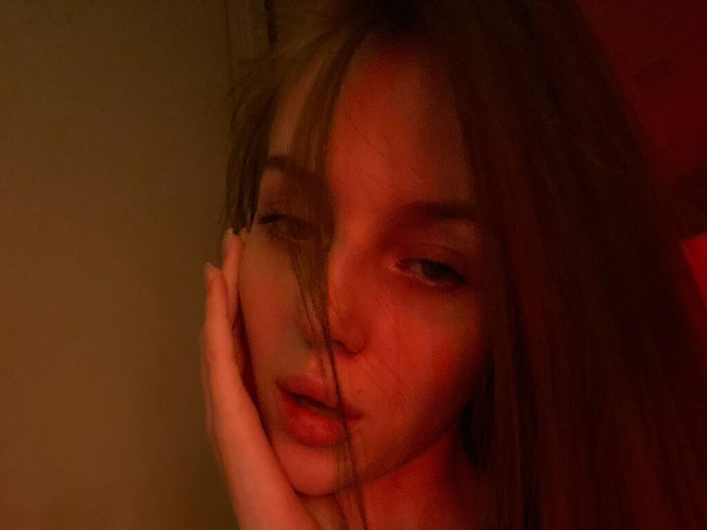 MillieBurnworth – webcam model profile photo