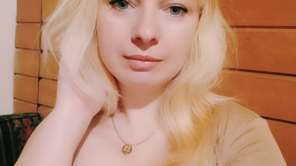 RosemaryLe's profile from Jasmin at GirlsOfJasmin'