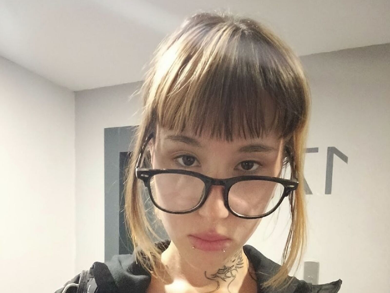 Live cam for HallieAblin