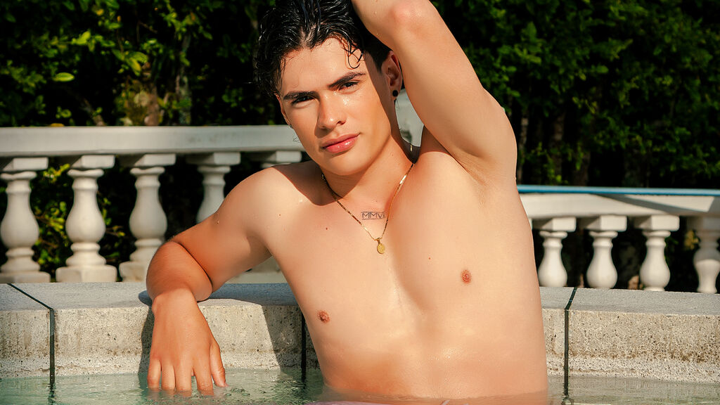 BenitoSaenz Live Cam on LiveJasmin