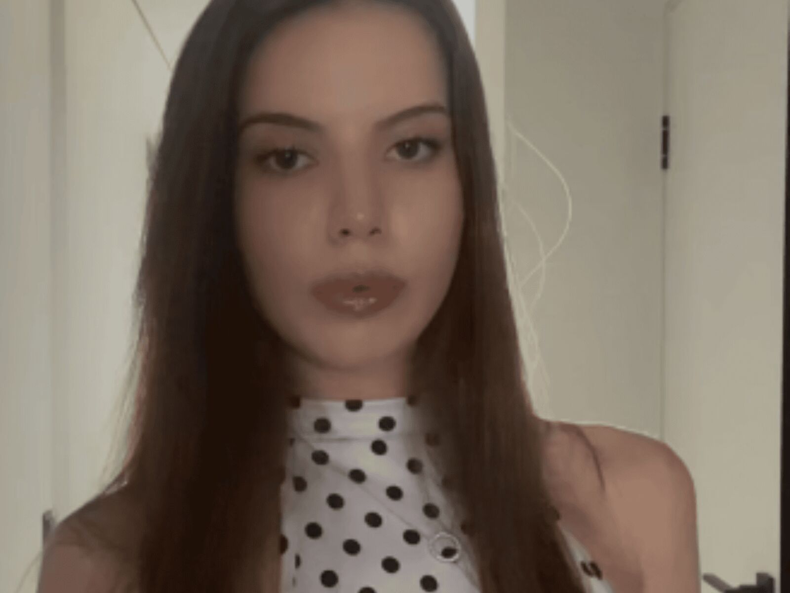 Live cam for GloriaSavastru