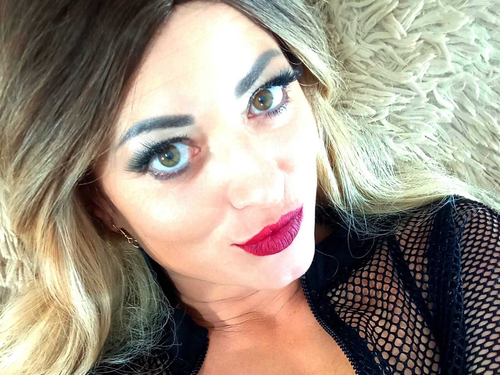 Live cam for LionessoneForu