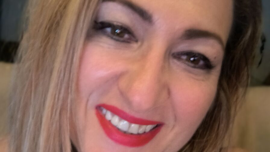Watch Gabryellazo live on Live Cams