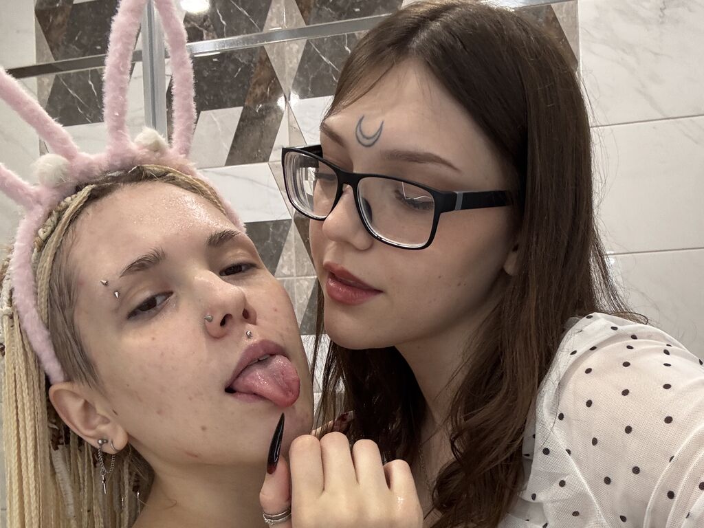 GaynaAndCatherin Photo