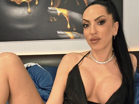 Chat with AmberArtemis