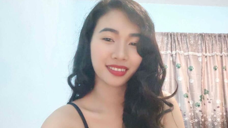 Watch AndreaCapan live on Live Cams