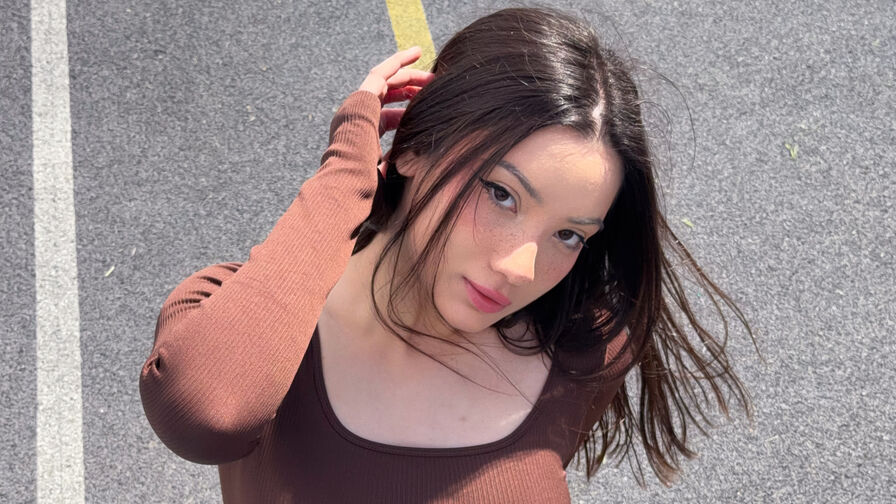 Enjoy Live Webcam with KiraBedlamy