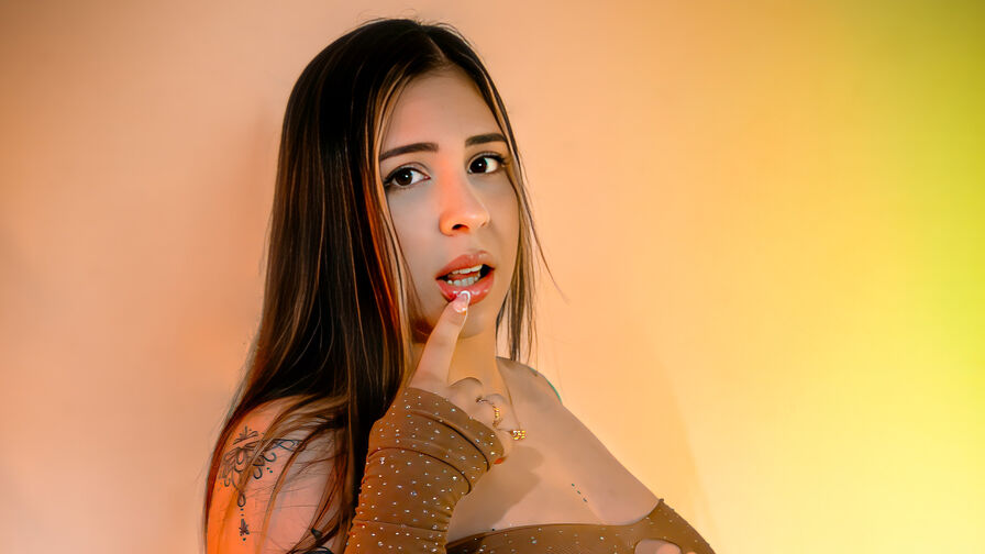 Join ArabellaRossee’s Live Webcam Show