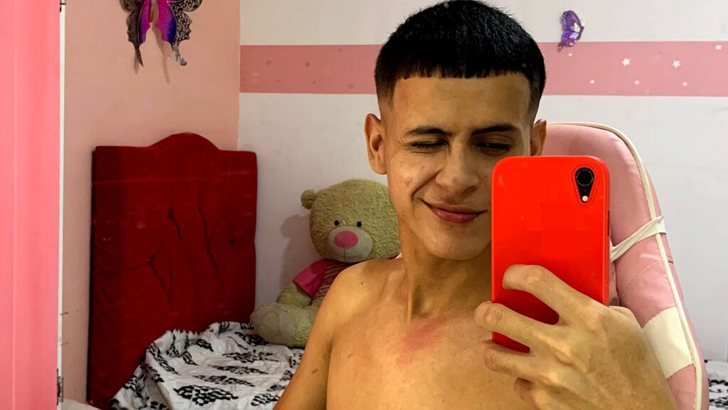 Sex chat gratuit in direct cu PaulBryan pe LiveJasmin