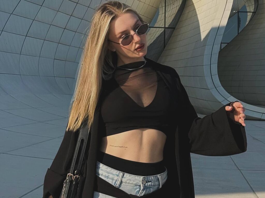 SuzieGlimp LiveJasmin model