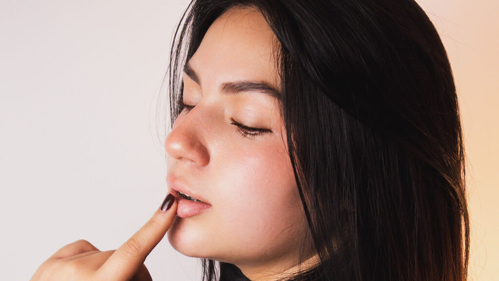 EmmaBenavides live cam model at LiveJasmin