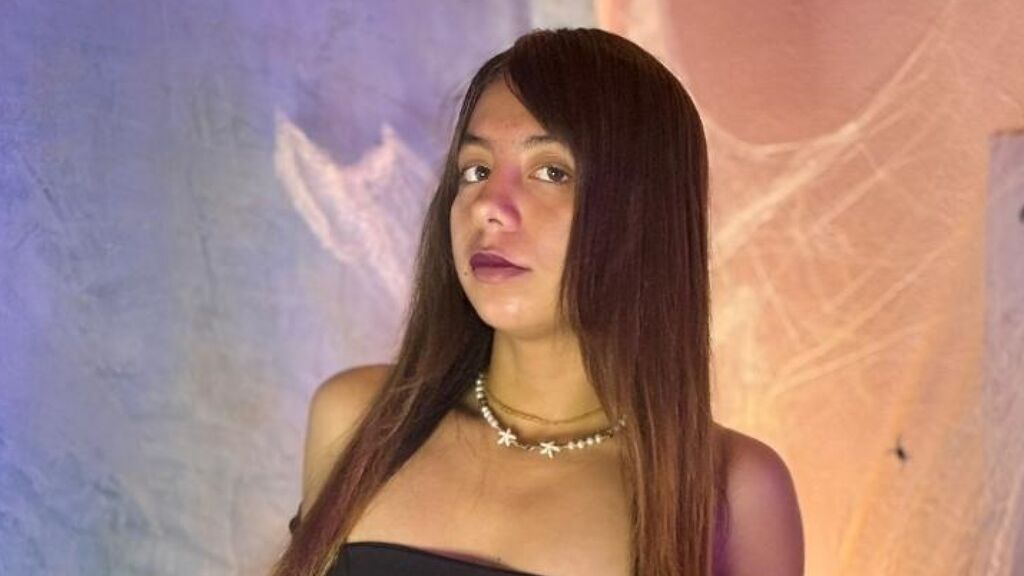 IsabellaMorvyn Live Cam and Statistics on UnifiedCams