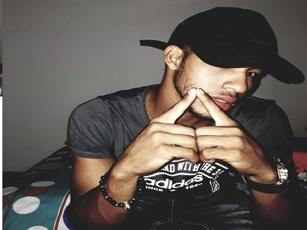JosuanVega model profile storefront photo