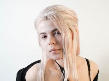 Chat with EvaLaren