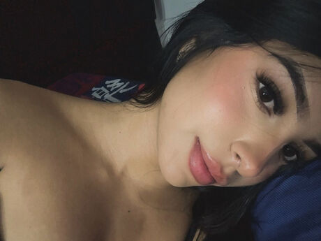 Chat with AnaiaMoon