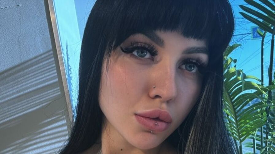 LaraNewsky's Live Nude Chat