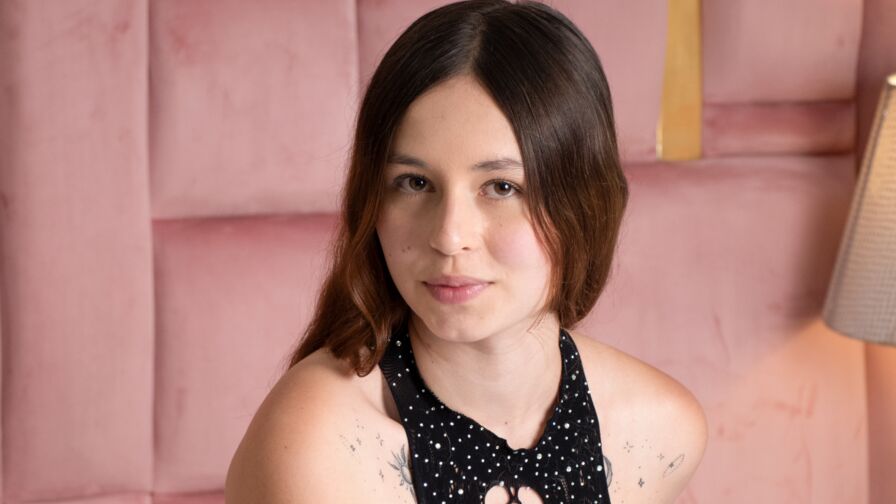 Enjoy Live Webcam with MellanieCollins