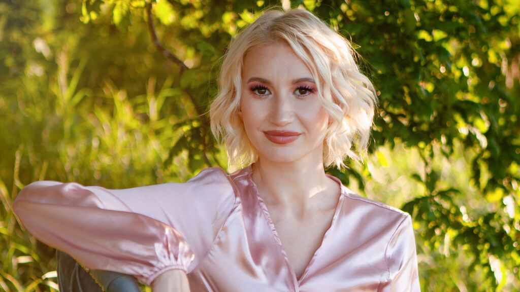 CandiceBright live cam model at LiveJasmin