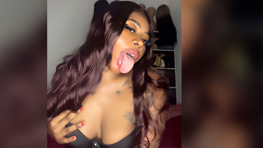 Watch ZoeyBenson live on Live Cams