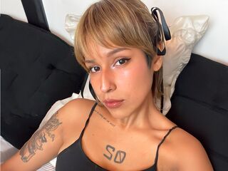 KyaraHernandes Streamate live cam models