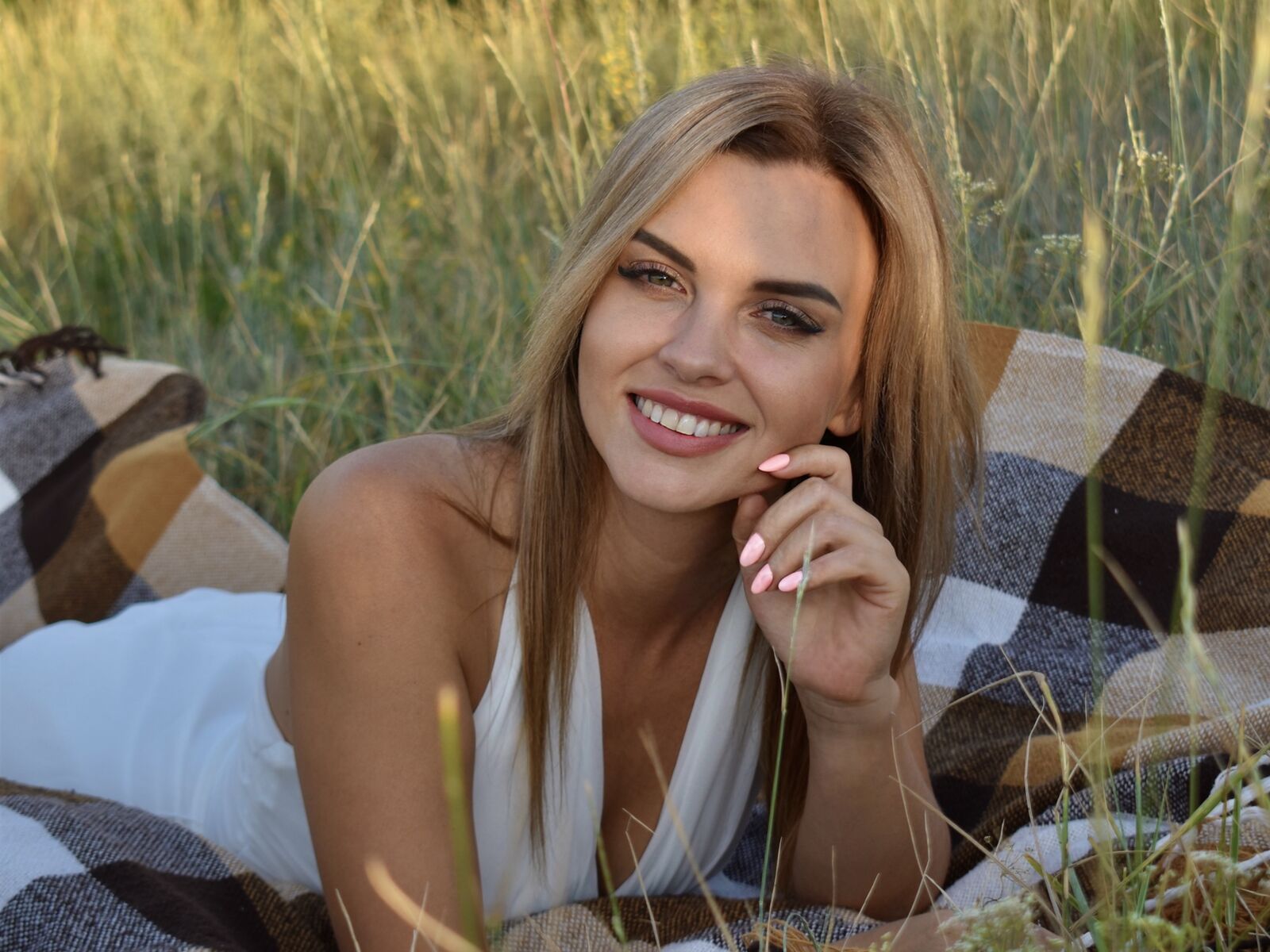 Live cam for LunaFlinn